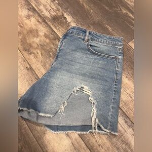 Sofia Jeans Lila Short Plus Size Distressed Denim Shorts